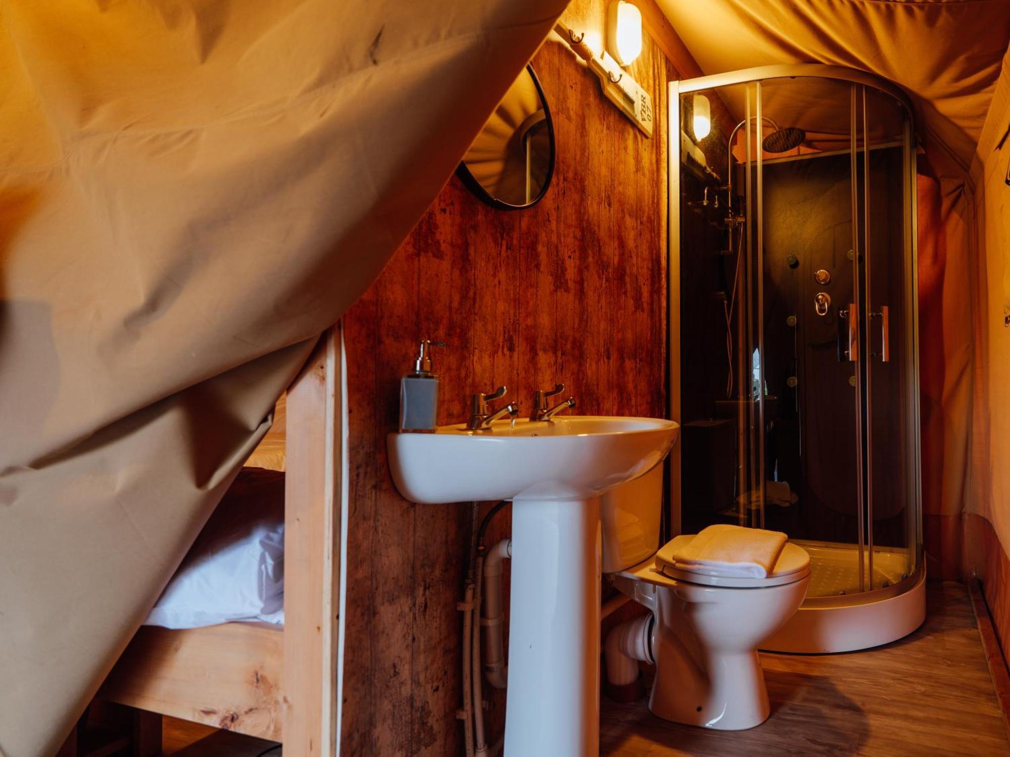 Sunset Retreats Safari Tent Ombersley Exterior photo