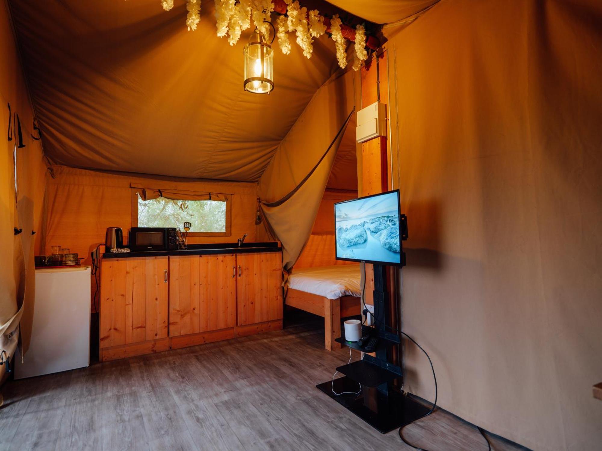 Sunset Retreats Safari Tent Ombersley Exterior photo